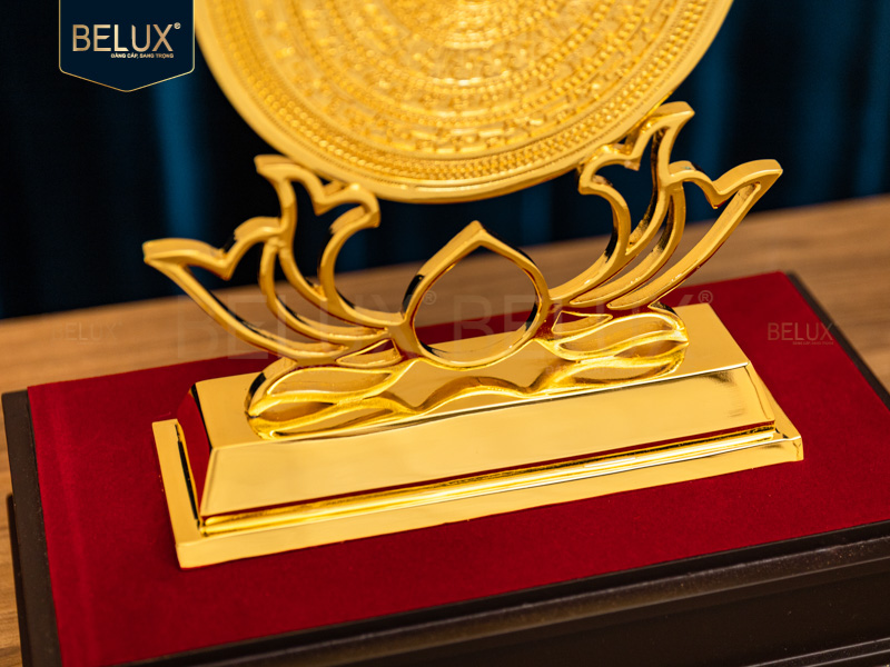 Biểu trưng mặt trống hoa sen mạ vàng 24k các kích thước